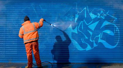 Bild zum Artikel: Graffitischäden - Wer zahlt die Fassadenreinigung?