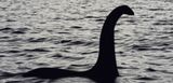 Das bekannte Bild von Nessi im Wasser des Sees. Versicherungsmythen halten sich ähnlich hartnäckig. 