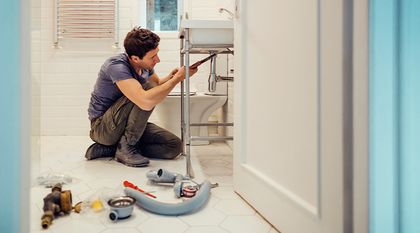 Bild zum Artikel: Schäden am Haus in Eigenleistung beheben - Was zahlt die Wohngebäudeversicherung?