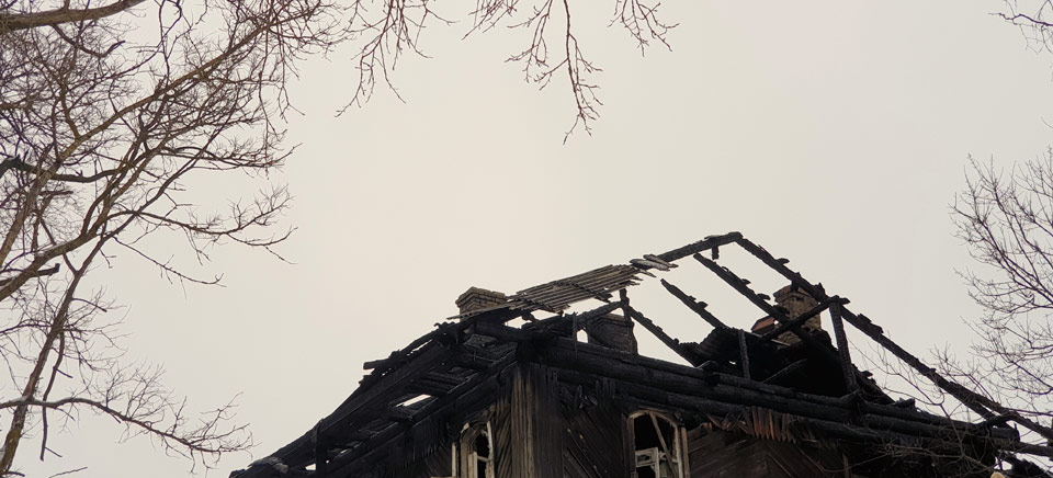 Brennende Handys, alleingelassene Kerzen, morsche Elektroleitungen...ein Feuer kann aus verschiedenen Gründen entstehen. Das Resultat ist fast immer sehr, sehr teuer.